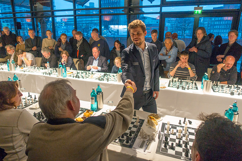 Carlsen simultan bei der "Zeit"